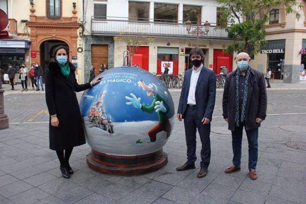 El Ayuntamiento colabora con Disneyland Paris y Ecovidrio para concienciar a las familias en el reciclaje