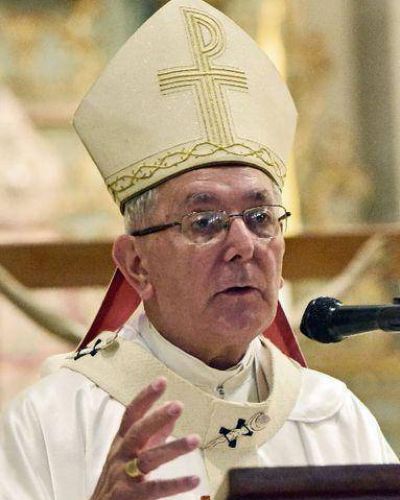 Hay violencia, robos y falsedades, y la catequesis es floja, dice arzobispo