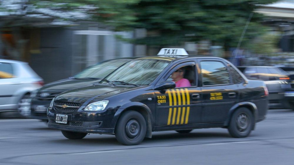 Taxistas, en alerta ante el posible desembarco de otra app de transporte: 