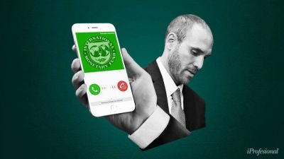 D�lar blue versus oficial: la brecha es un tema cr�tico en la negociaci�n con el FMI, �subir� la tasa de inter�s?