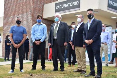 Men�ndez acompa�� el lanzamiento del Plan de Vacunaci�n