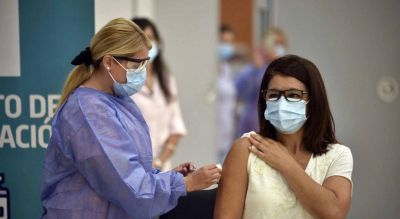 Emoci�n y confianza entre los primeros vacunados en C�rdoba