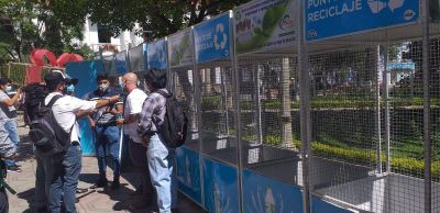 EMAT distribuir canastillos para reciclaje de botellas plsticas en Tarija