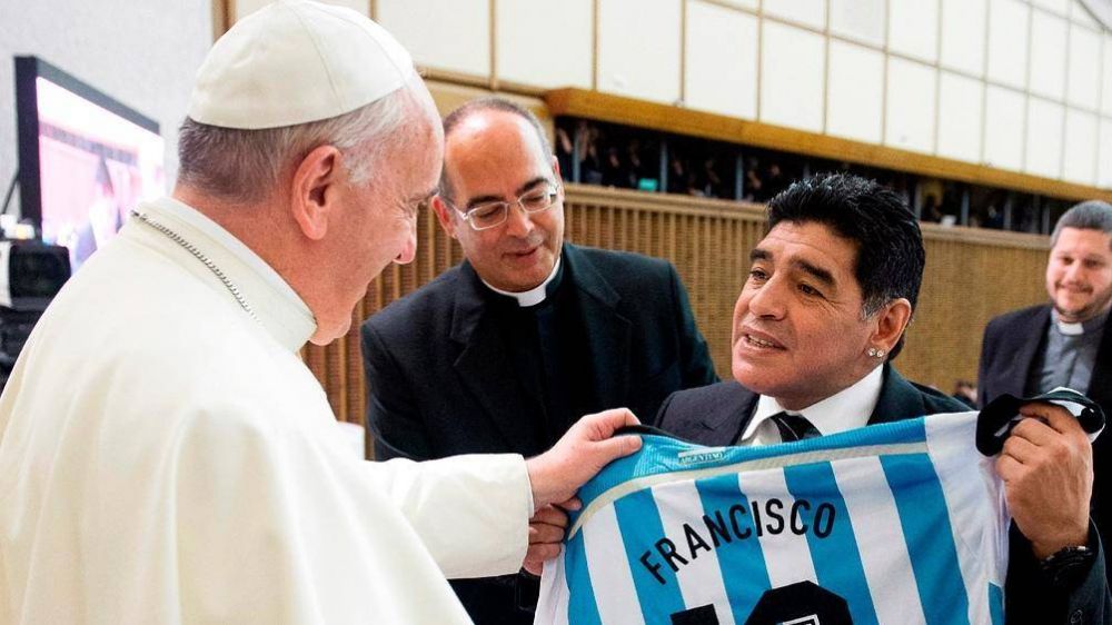 El papa Francisco record a Maradona: 