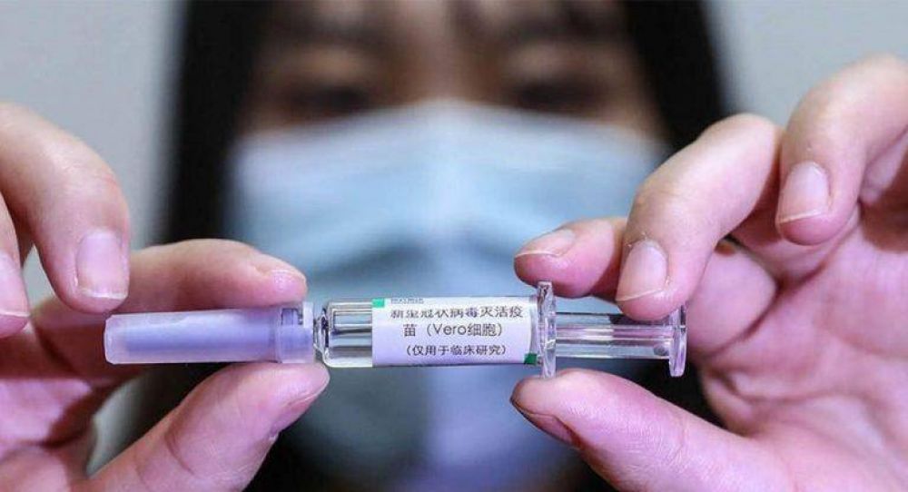 Un milln de dosis de la vacuna Sinopharm contra el Covid: el Gobierno, a punto de cerrar el acuerdo con China