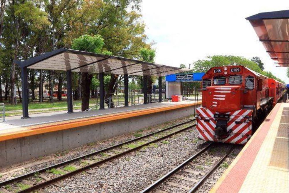 Meoni inaugura la renovada estacin ferroviaria Villa Adelina