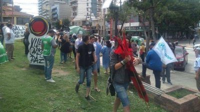 Los m�dicos vaciaron la marcha y dejaron en evidencia a la oposici�n