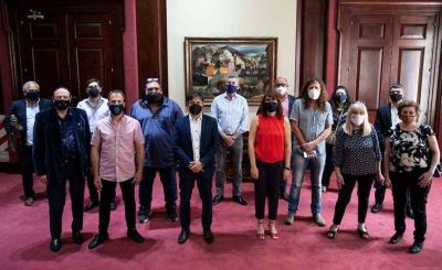 Conflicto en puerta: Kicillof desoy� a los gremios y categoriz� estatales a gusto