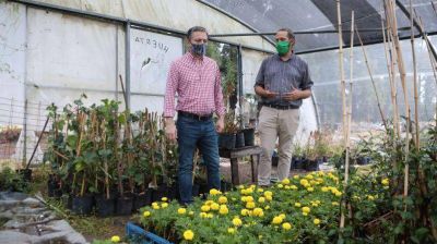 Gray recorri� el centro de producci�n de plantas municipal