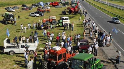 Comenz� el paro del campo y el Gobierno reabri� parcialmente las exportaciones de ma�z