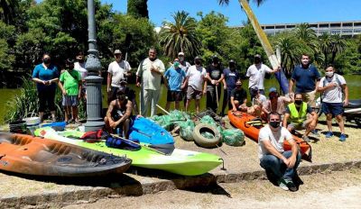 Realizaron una jornada de limpieza en el lago del Bosque