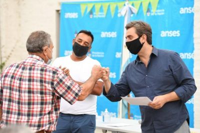 Entregaron jubilaciones durante un acto