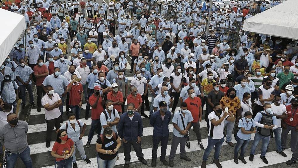 Trabajadores protestan contra Ford por la decisin de cerrar sus fbricas en Brasil