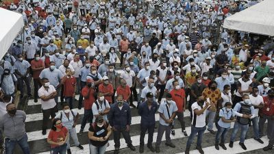 Trabajadores protestan contra Ford por la decisión de cerrar sus fábricas en Brasil