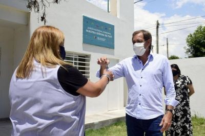 Garro entreg� las llaves del nuevo edificio del Jard�n Maternal �Nuestra Se�ora de Itat�