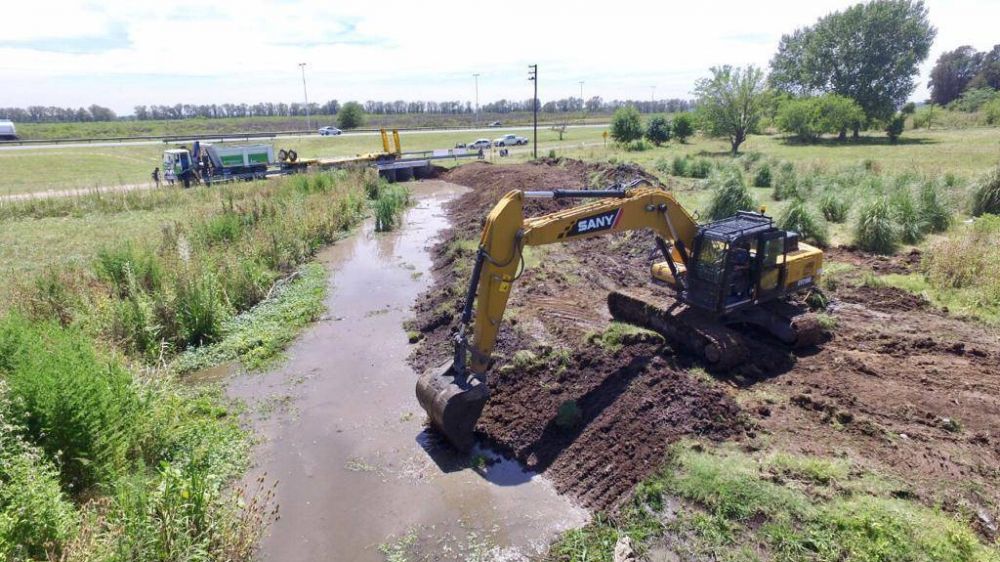 Ponen en marcha obras de saneamiento del arroyo Lanusse