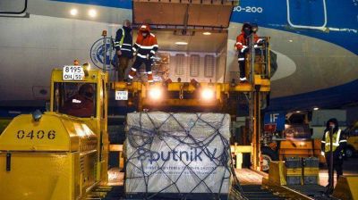 Este jueves parte un avi�n a Rusia para traer m�s dosis de la Sputnik V