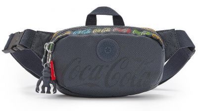 Kipling y Coca-Cola se unen para hacer bolsos sostenibles