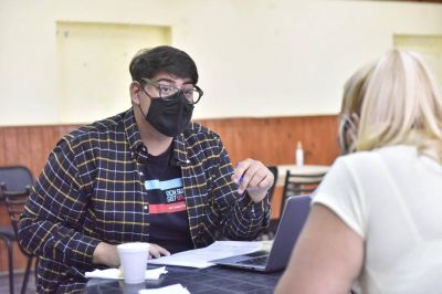El Municipio asesora a los adultos mayores que quieren vacunarse contra el Covid-19