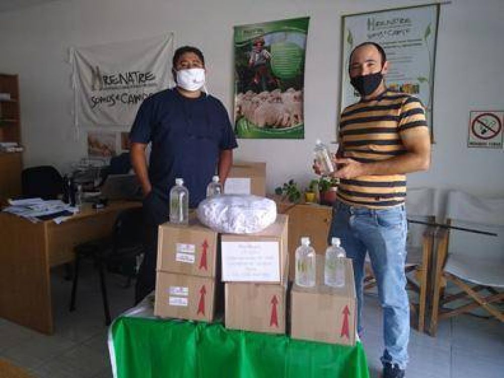 UATRE y RENATRE entregaron material de prevencin contra la COVID 19 a trabajadores rurales migrantes en Ro Negro