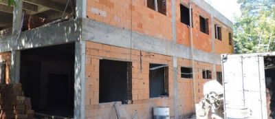 Lunghi recorri� obras en establecimientos educativos