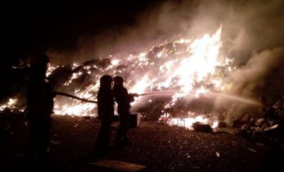 Bomberos trabajaron toda la madrugada en un incendio en el Girsu
