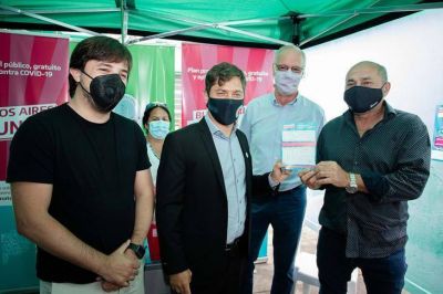 Kicillof llam� a los bonaerenses a preinscribirse para recibir la vacuna