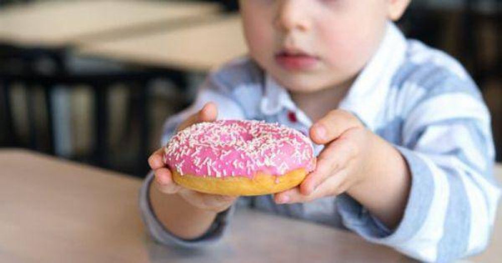 Nutricionistas advierten sobre los riesgos del consumo de azúcares en menores de dos años