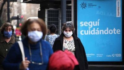 Luego de un mes de suba de casos de coronavirus, caen los contagios en PBA