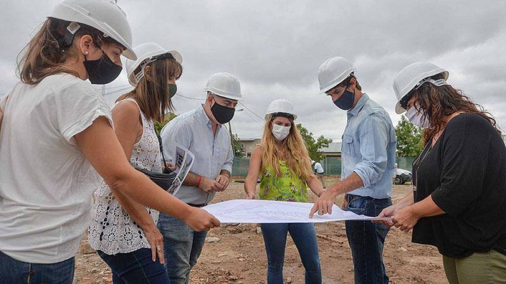 Juan Andreotti recorri la obra de la nueva Escuela Municipal de Oficios, en el barrio San Jorge