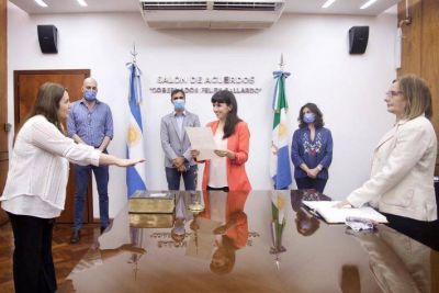 Juró la nueva Fiscal de Estado de la Provincia, Cecilia Fernández Almendra