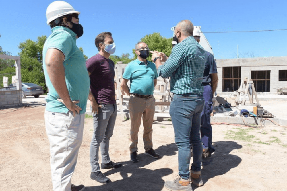Ituzaing� | El intendente Descalzo recorri� el avance de obras en el distrito