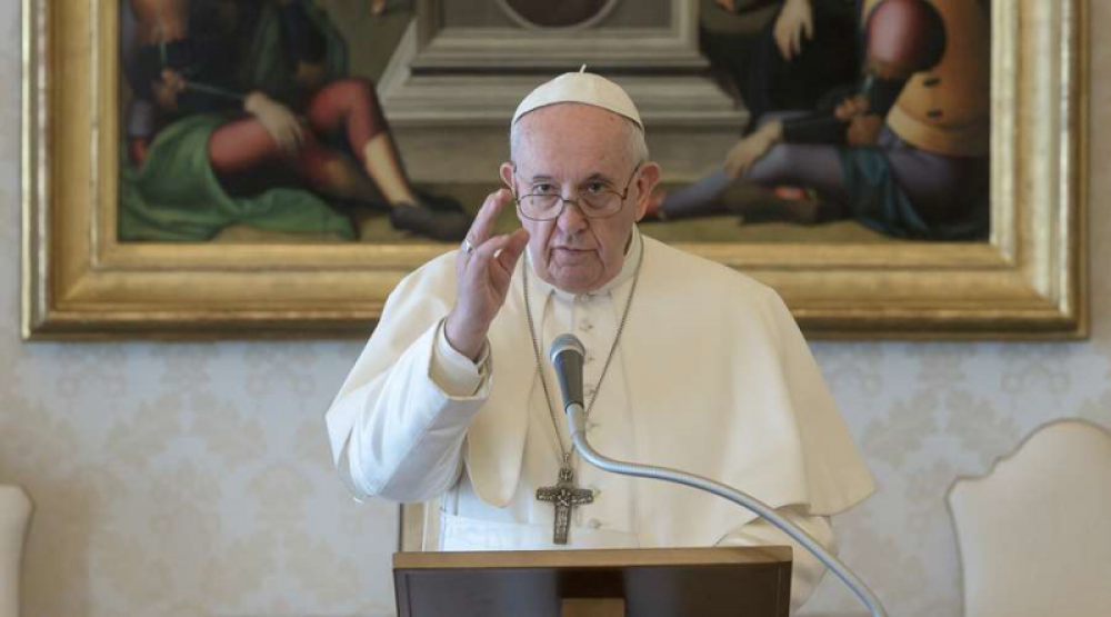 Tras el ataque de citica, el Papa reapareci solo para rezar el ngelus dominical