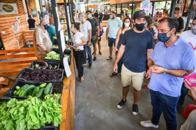 Sujarchuk visit� el Mercado del Paran�