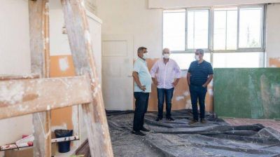 Grindetti recorri� obras de remodelaci�n de escuelas en Lan�s Este
