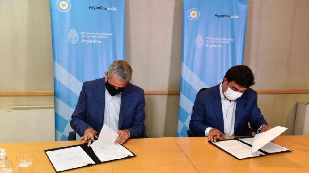 Espinoza firm un acuerdo con Ferraresi y se manifest por una Argentina con Justicia Social