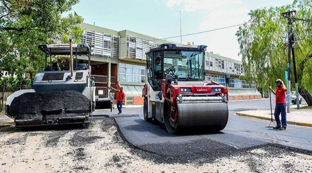 Repavimentan tres cuadras de la calle Independencia en Escobar
