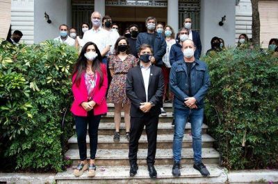 Axel Kicillof inicia la vacunaci�n de tres grupos de riesgo en simult�neo: se diferencia de CABA y comienza a inmunizar a los docentes