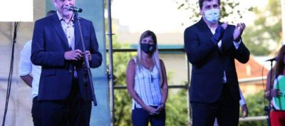 Chornobroff y Magdalena Sierra entregaron subsidios junto al ministro Ferraresi