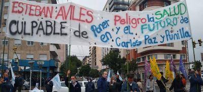 Trabajadores de la COOPI se manifestaron frente a la legislatura provincial y pidieron su �urgente intervenci�n� en el conflicto por el agua