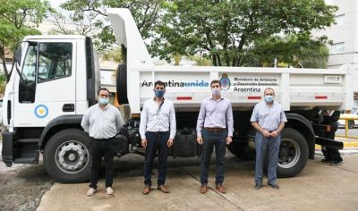 El intendente Mukdise present� un volquete para el Centro Girsu