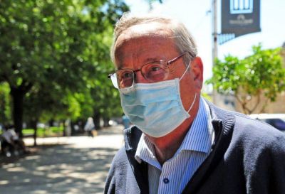 El intendente Miguel Lunghi recibi� la primera dosis de la vacuna Sputnik V