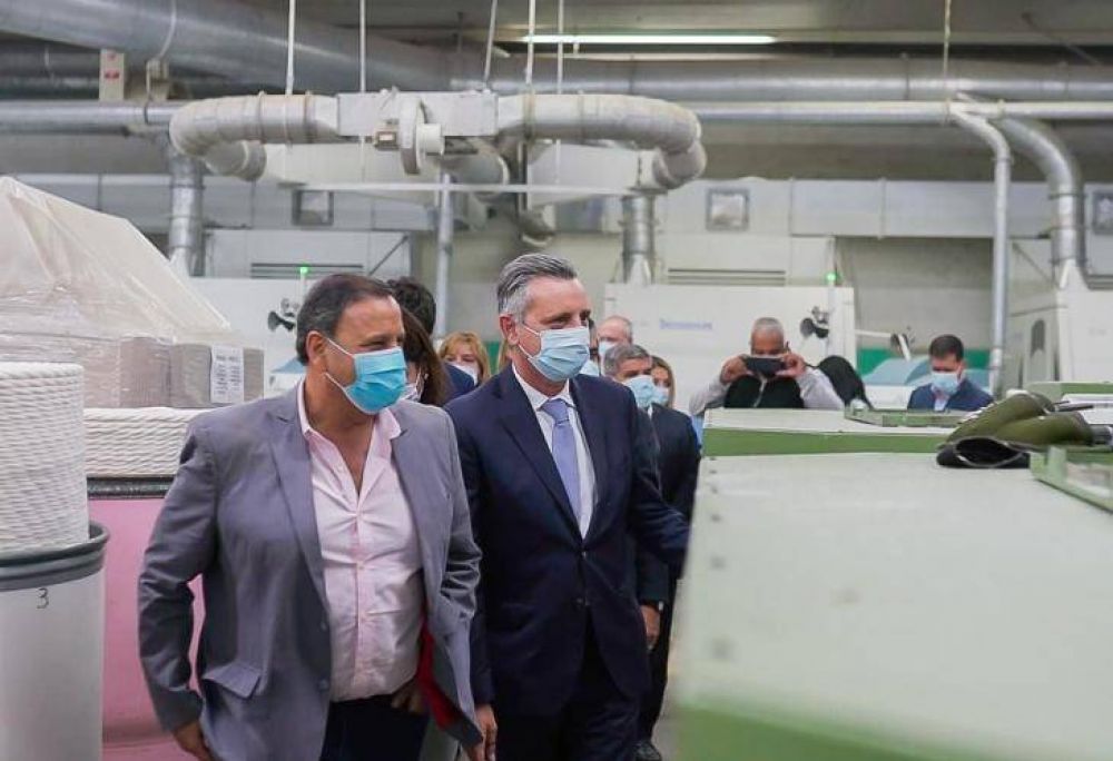 Quintela visitó la fábrica Ritex junto a funcionarios del Gobierno nacional