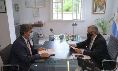 Fernández y Capitanich firman acuerdo para inversión educativa