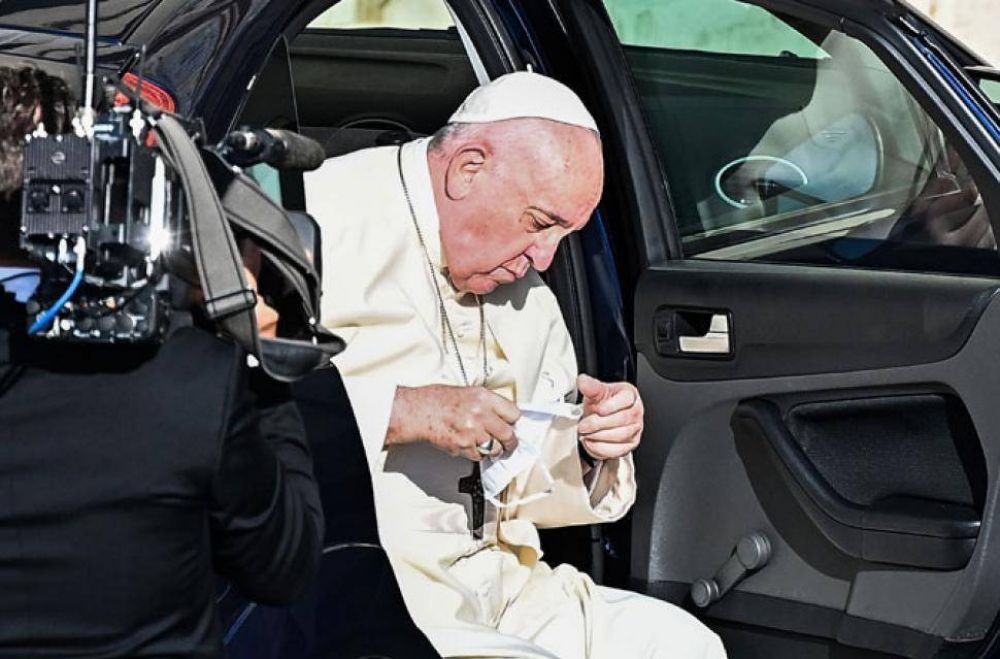 El Papa Francisco recibe la segunda dosis de la vacuna