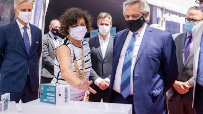 Fern�ndez visit� un laboratorio en Pilar y destac� 