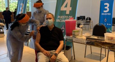 El gobernador de C�rdoba Juan Schiaretti se aplic� la vacuna Sputnik V