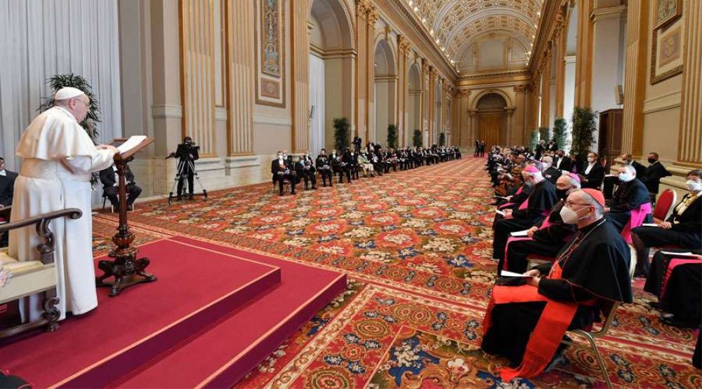 Papa Francisco destaca importancia de reforma en la Curia Romana