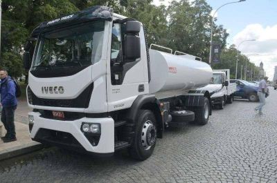 Presentaron dos nuevos veh�culos para de Obras Sanitarias