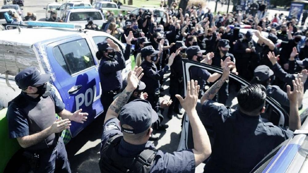 Desafectan a ms de 400 policas que haban participado de protestas en octubre de 2020